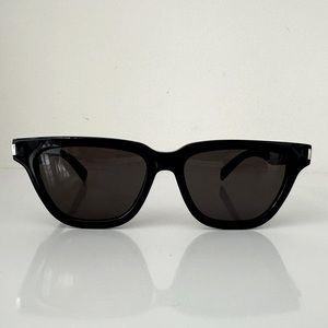 Saint Laurent Black Sunglasses - Autentic